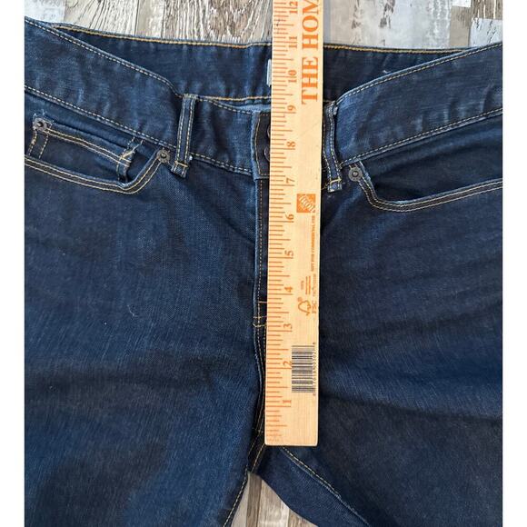 Gap Essential Bootcut Jeans Size 6 Dark Wash Blue Mid Rise Timeless Y2K Denim - Picture 8 of 9